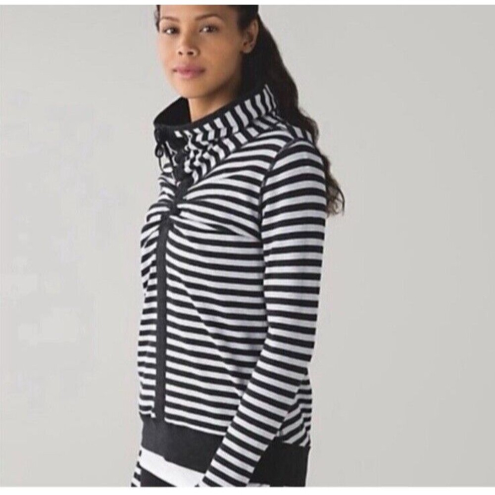 Lululemon 6 In A Cinch Cowl Neck Pullover Reversible Sweater